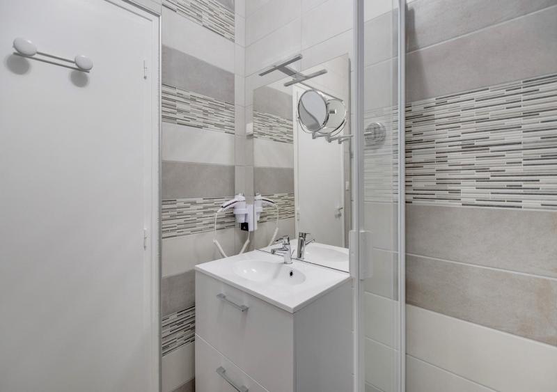 One-Bedroom Apartment image 3