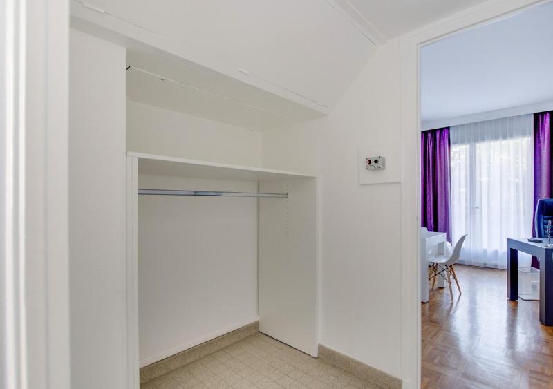 One-Bedroom Apartment image 2