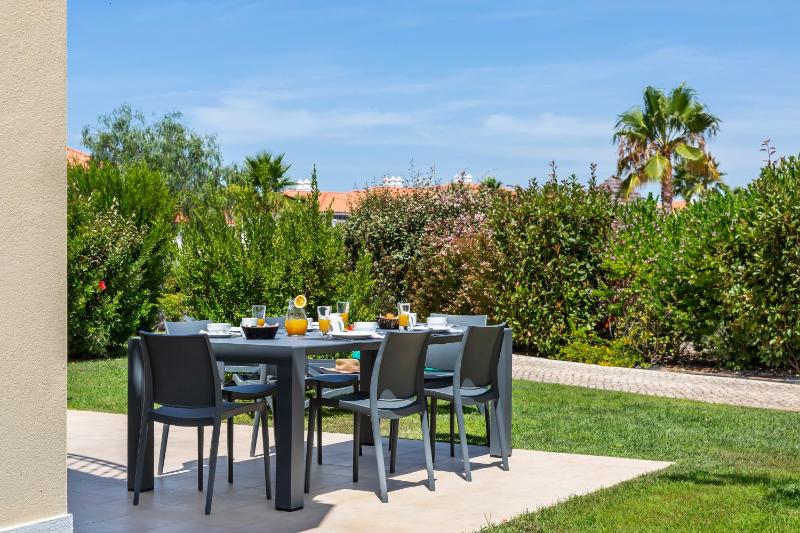 Three-Bedroom Villa image 4