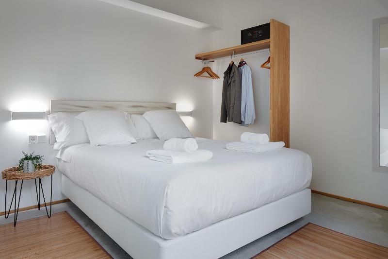 Deluxe Double or Twin Room image 2