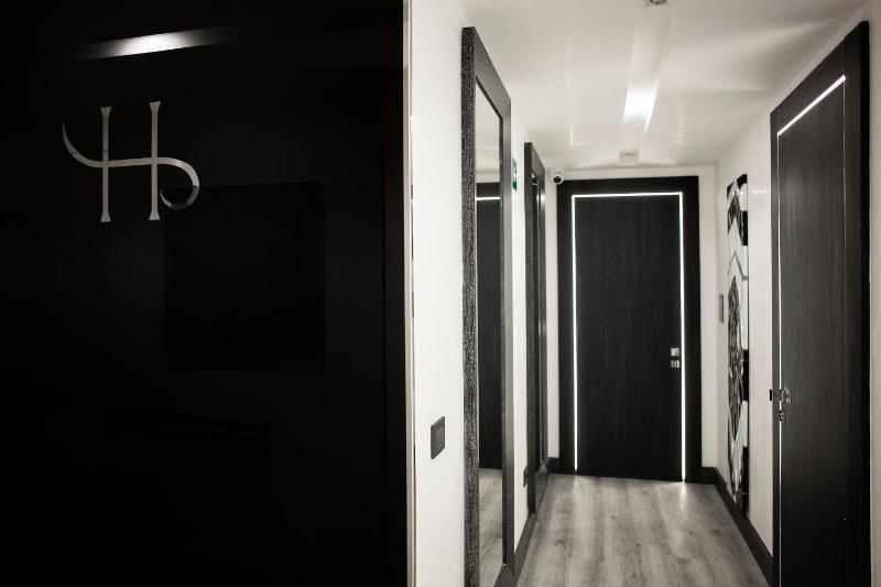 LHP Suite Napoli Parco Margherita - image 11
