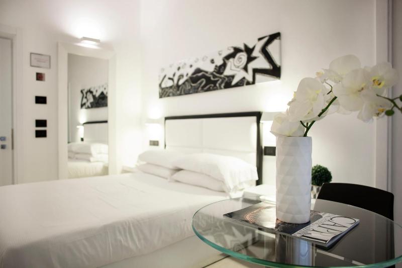 LHP Suite Napoli Parco Margherita - image 12