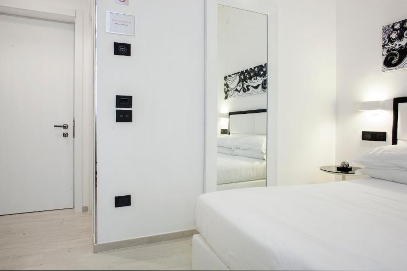 LHP Suite Napoli Parco Margherita - image 9