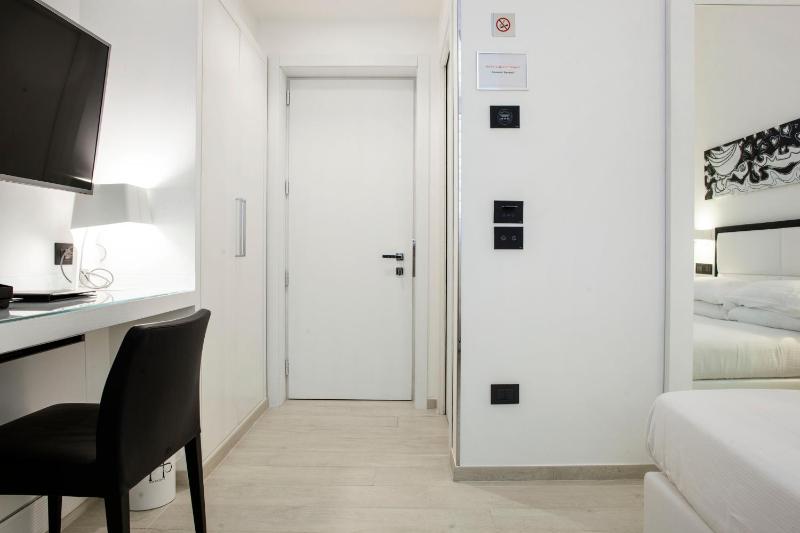 LHP Suite Napoli Parco Margherita - image 4