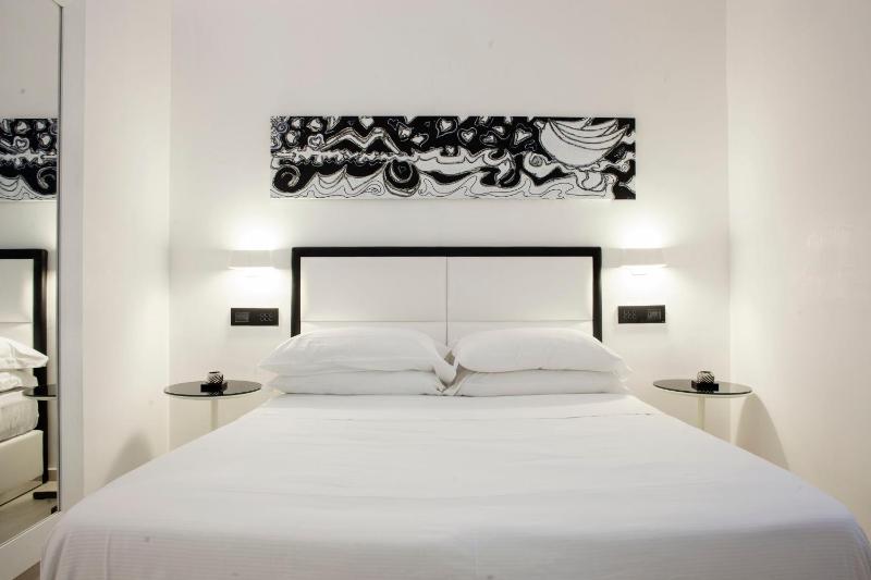 LHP Suite Napoli Parco Margherita - image 16