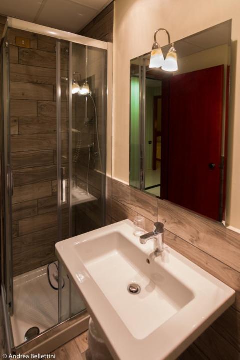 Double Room image 3