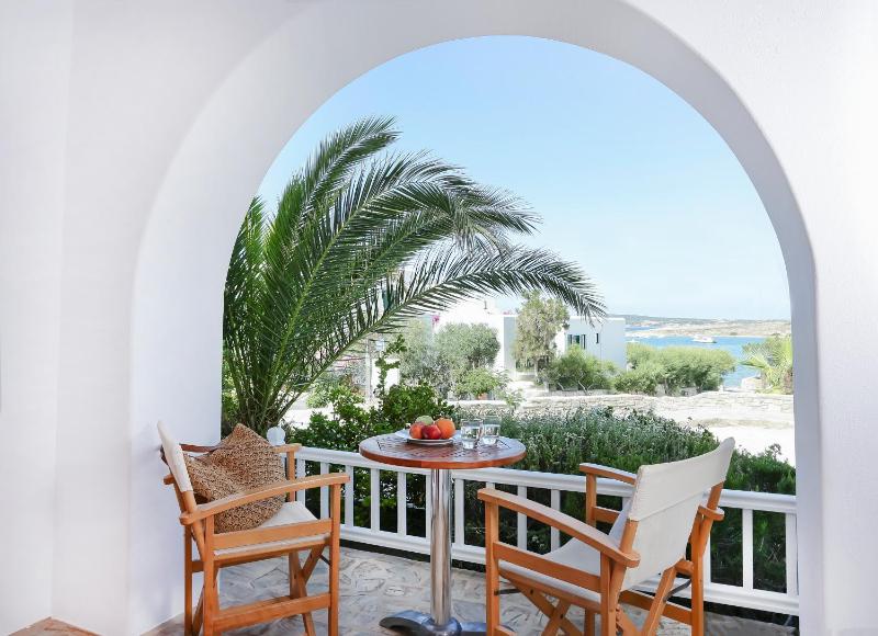Junior Suite with Front View Garden image 3