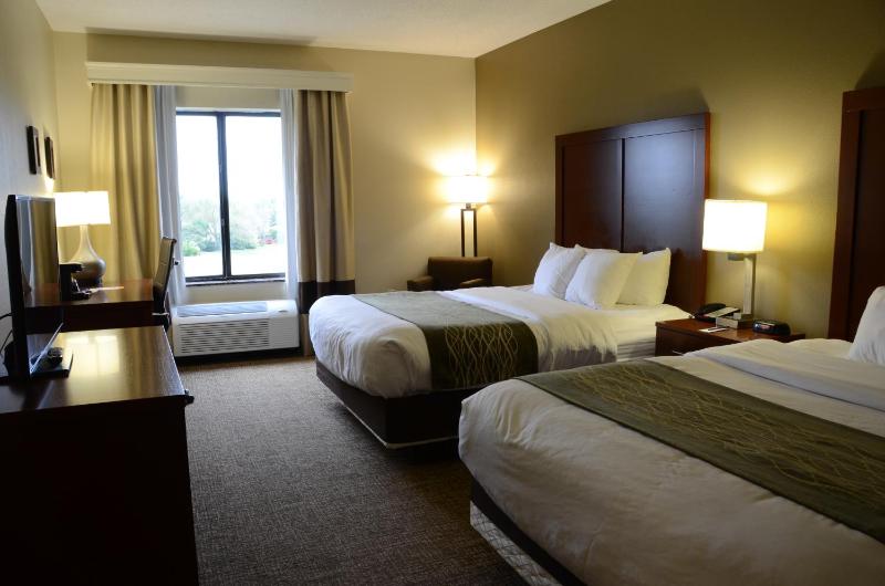 Queen Room with Two Queen Beds - Non-Smoking image 3