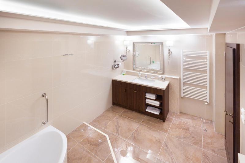 Suite (2 Adults) image 3