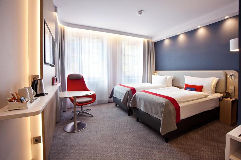 Standard Twin Room image 2