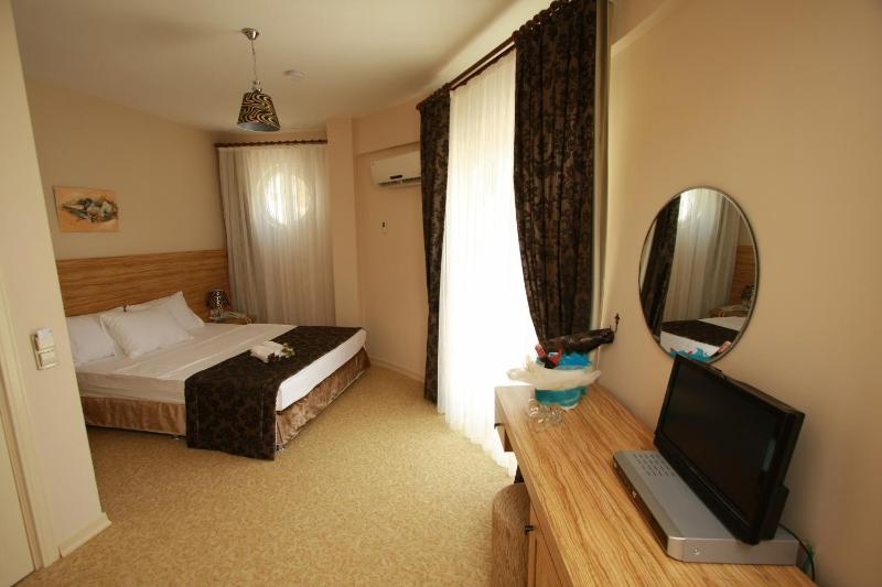 Standard Double Room image 4