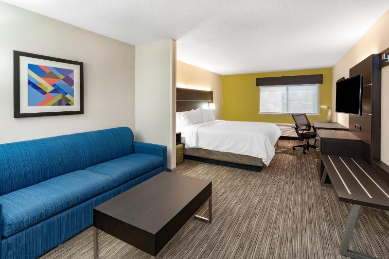 King Suite with Sofa Bed image 2