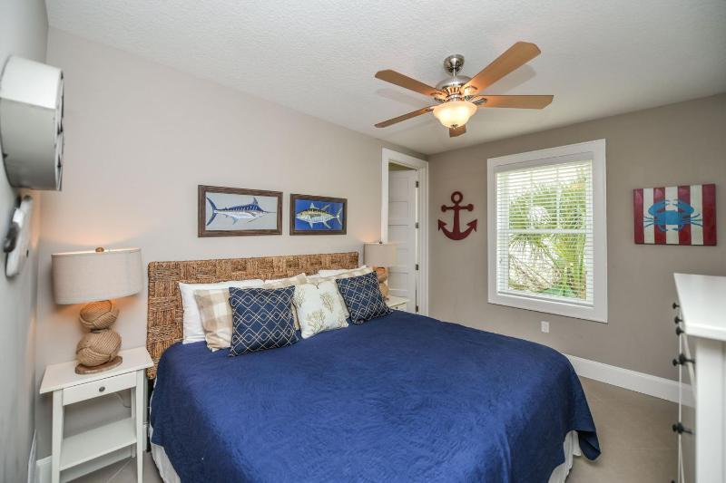 Six-Bedroom House image 2