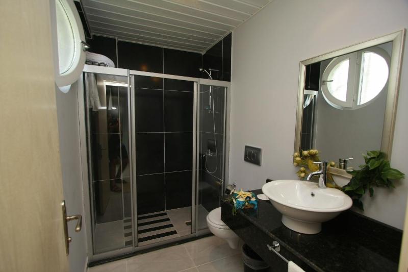 Standard Double Room image 2