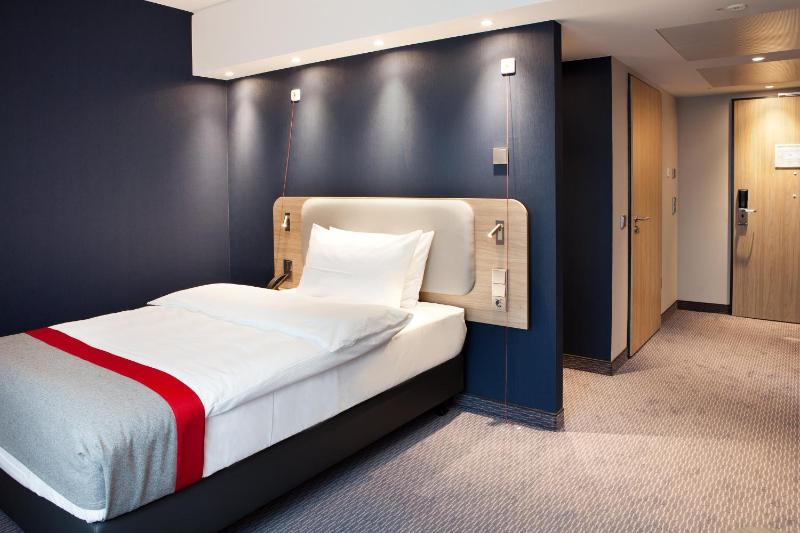 Standard Single Room - Disability Access image 2