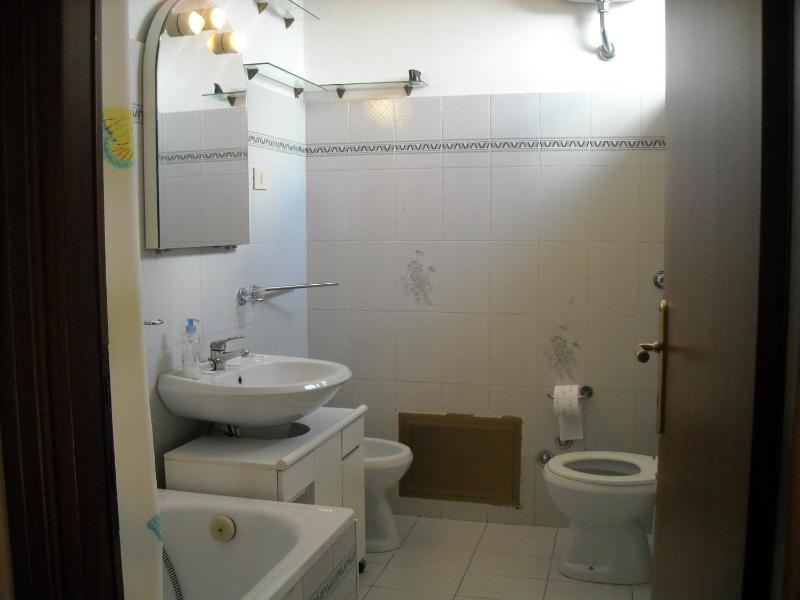 Double or Twin Room with Shared Bathroom image 1