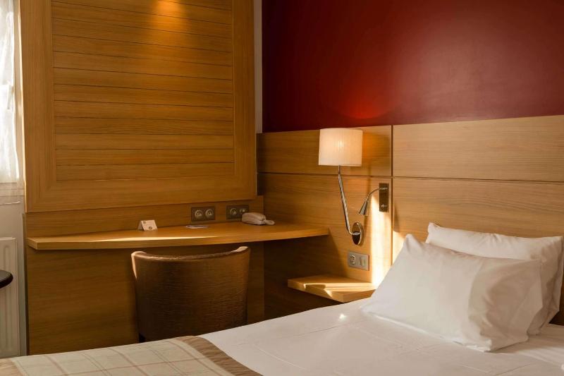 Superior Twin Room image 4