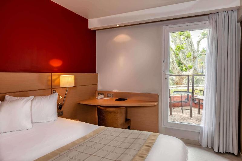 Superior Room King size Bed with Balcony image 1