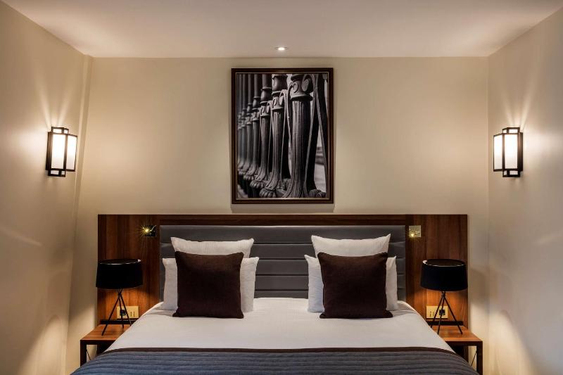 Superior King Room with King Bed image 1