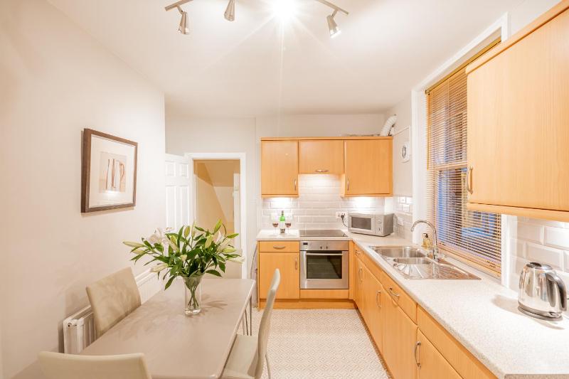 Harlow View Apartment, Harrogate - 2 bedroom duplex apartment. Sleeps 6. Dog Friendly. Images
