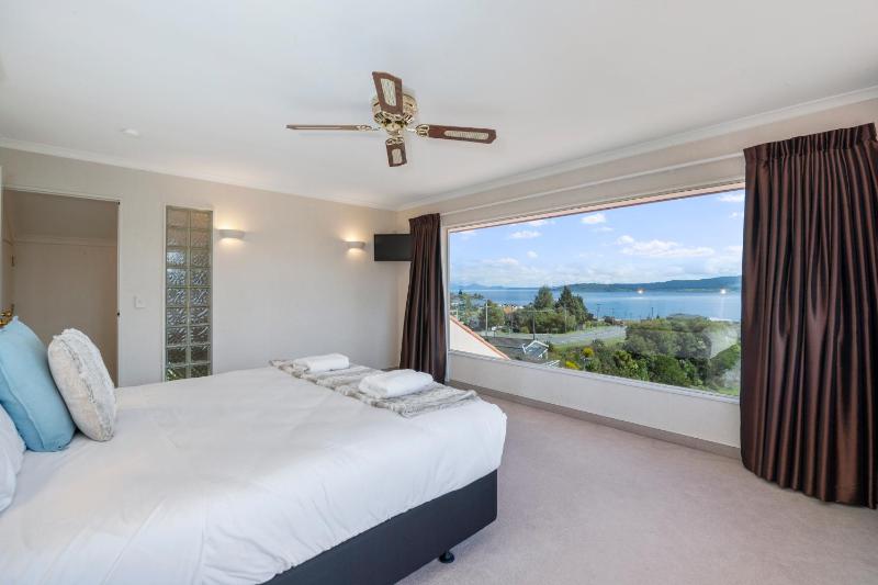 Tui Lookout - Spa Pool & Lake Views - image 15