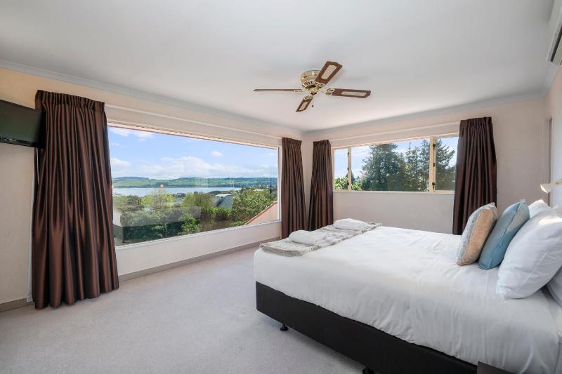 Tui Lookout - Spa Pool & Lake Views - image 3