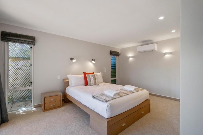 Tui Lookout - Spa Pool & Lake Views - image 11