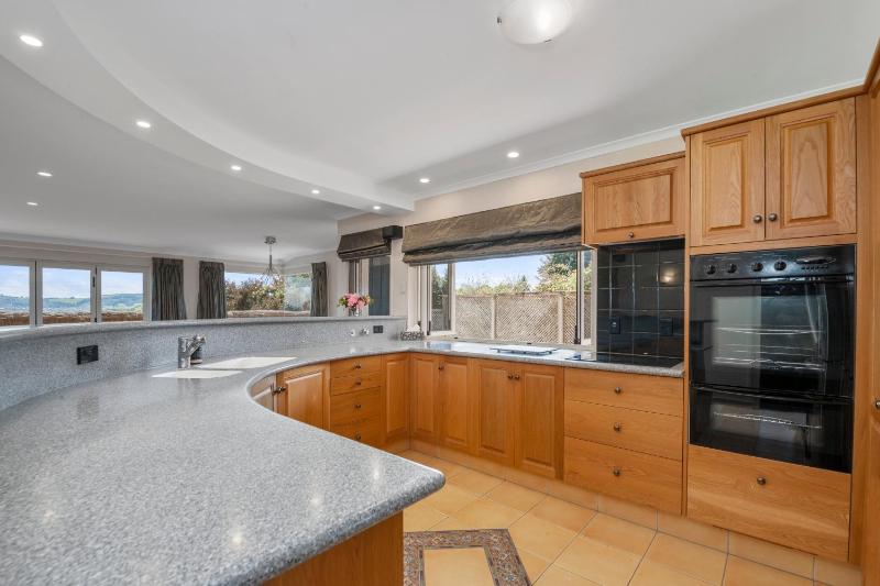 Tui Lookout - Spa Pool & Lake Views - image 13