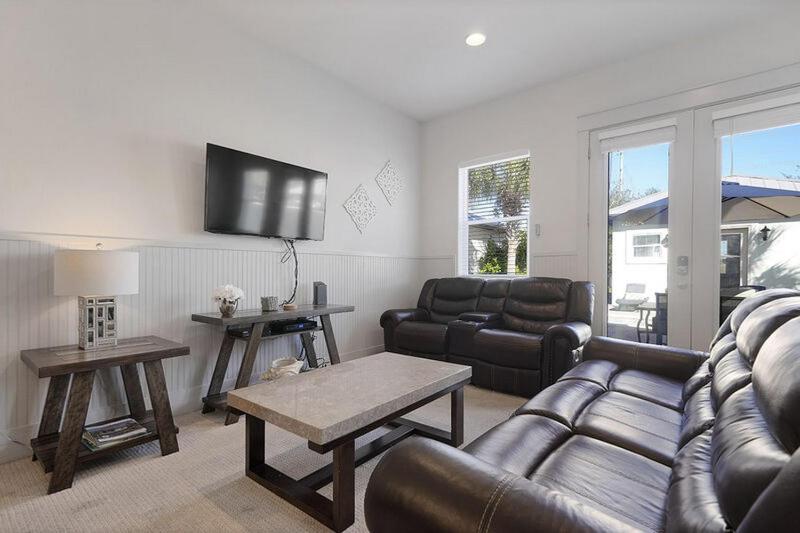 Six-Bedroom House image 3