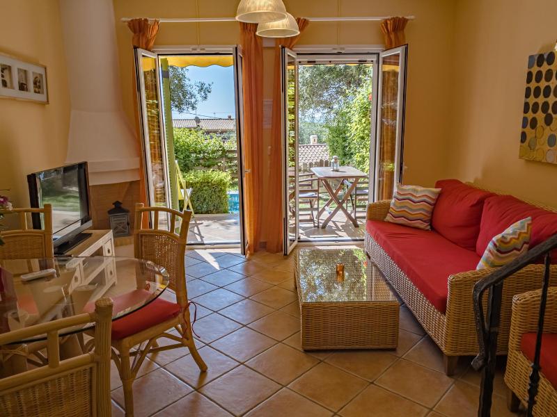 One-Bedroom Apartment with Private Pool - Split Level image 4