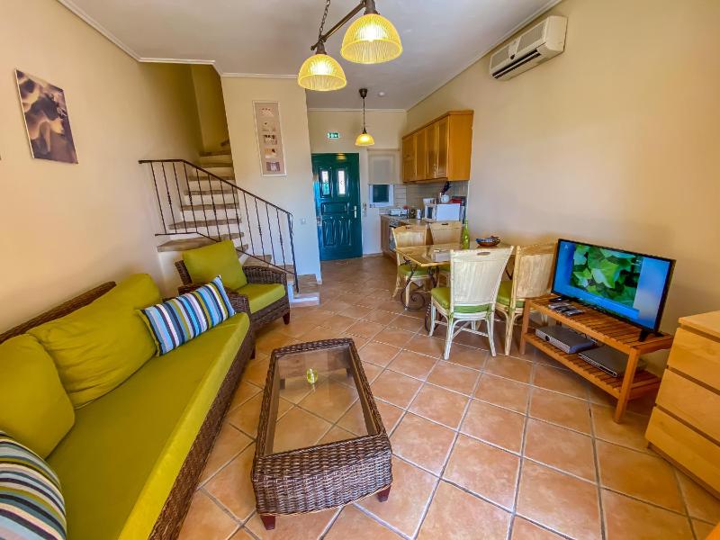 One-Bedroom Apartment - Split Level image 3
