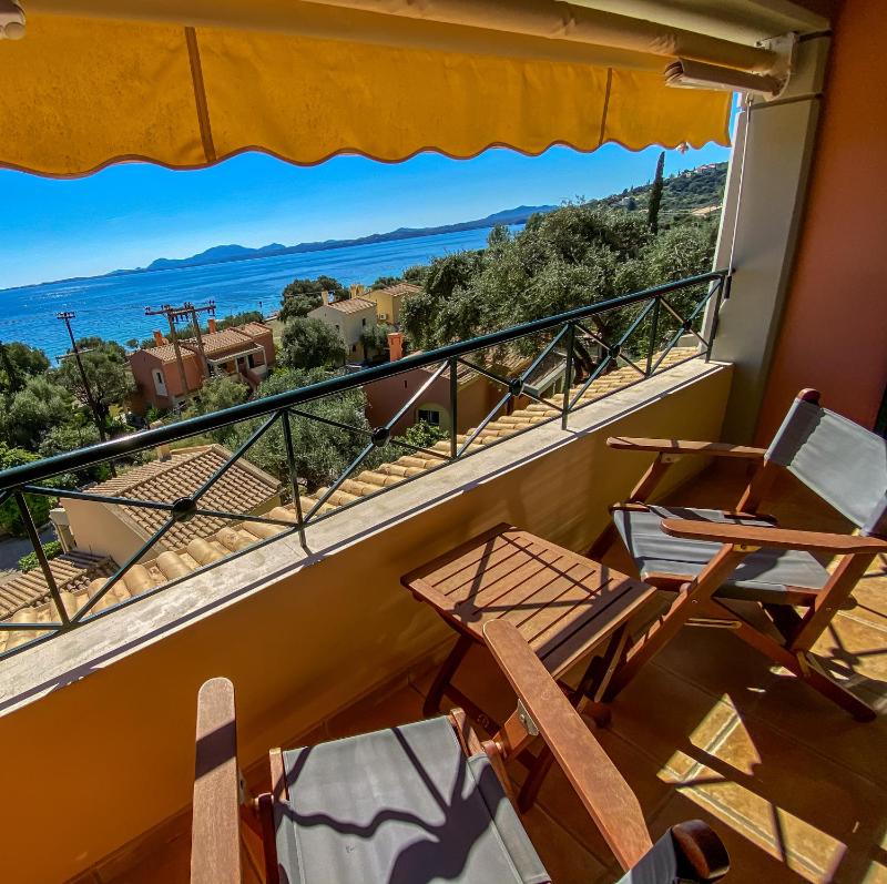 One-Bedroom Apartment - Split Level image 4