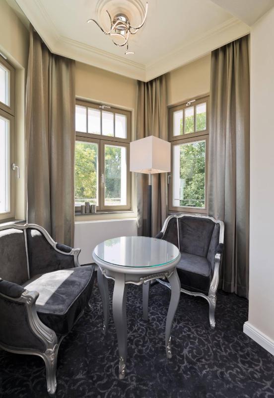 One-Bedroom Apartment image 2