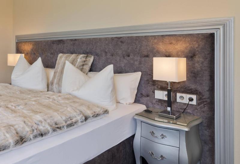 Deluxe Triple Room image 2