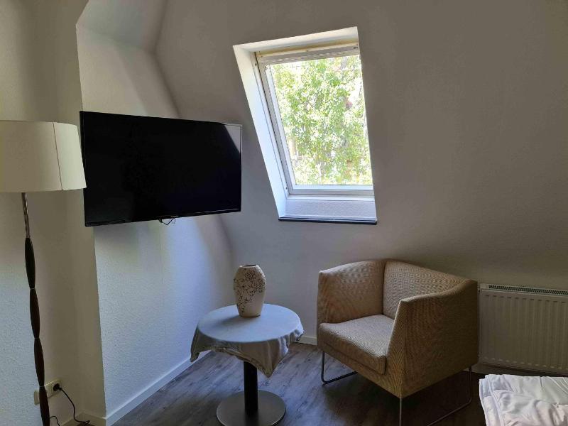 Budget Double Room image 4