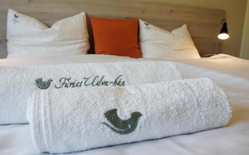 Double or Twin Room with Lake View image 3