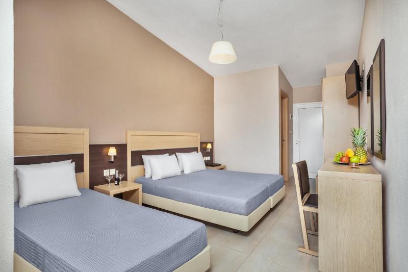 Standard Triple Room image 4