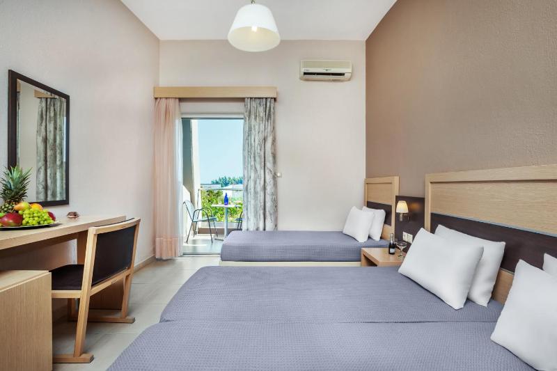Standard Triple Room image 1