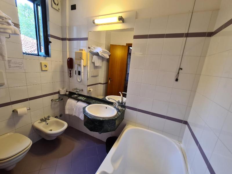 Quadruple Room with Balcony and Sea View image 2