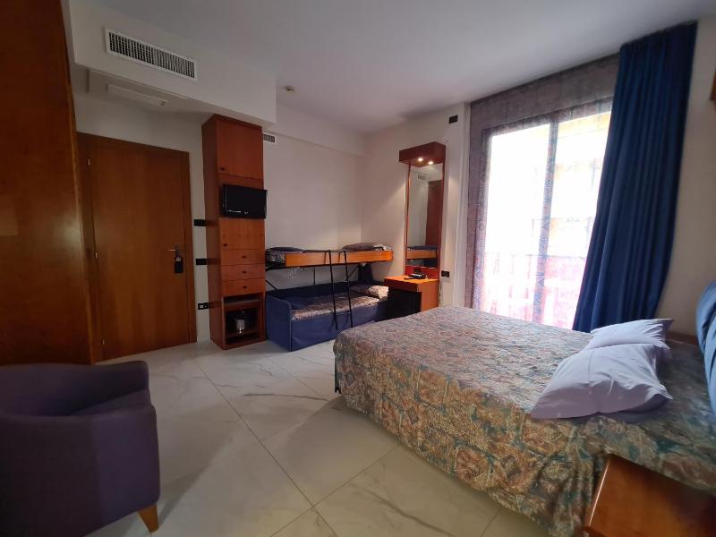 Quadruple Room with Balcony and Sea View image 3