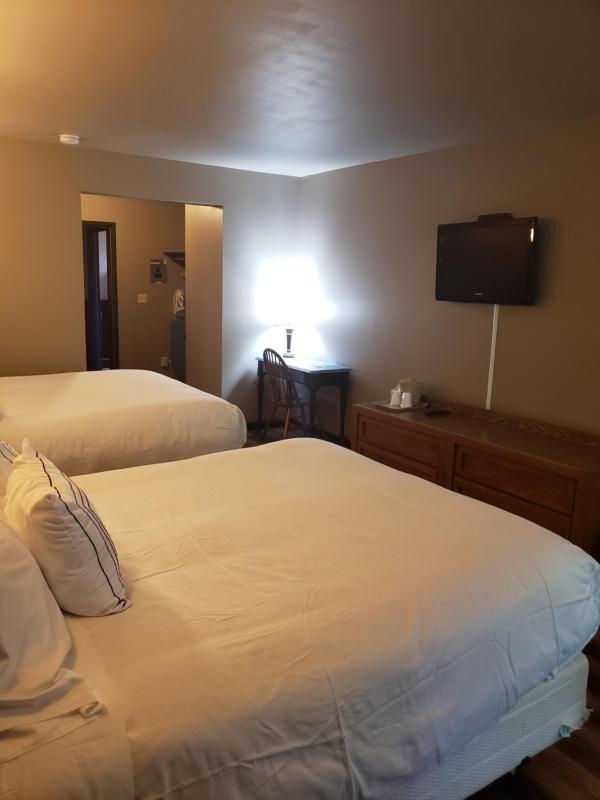 Standard Queen Room image 3