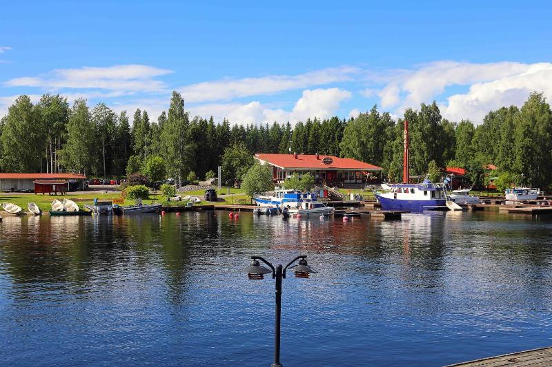 Four-Bedroom Cottage image 2