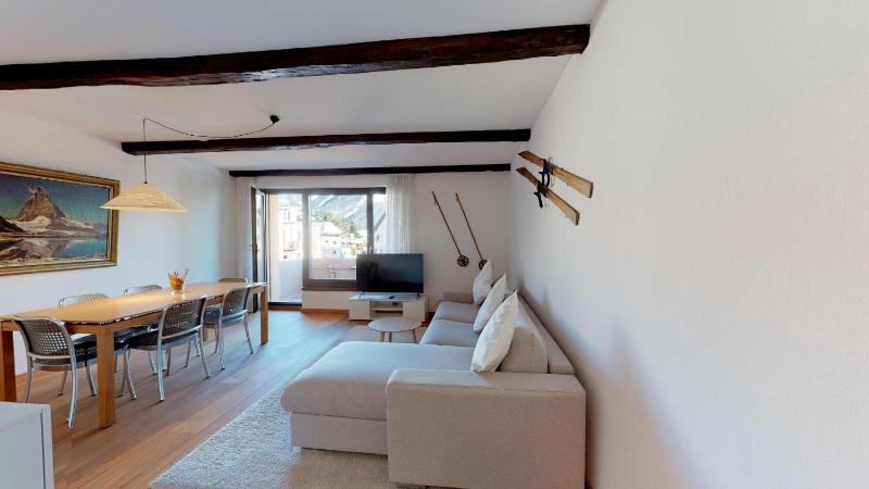 Apartment with Mountain View image 1