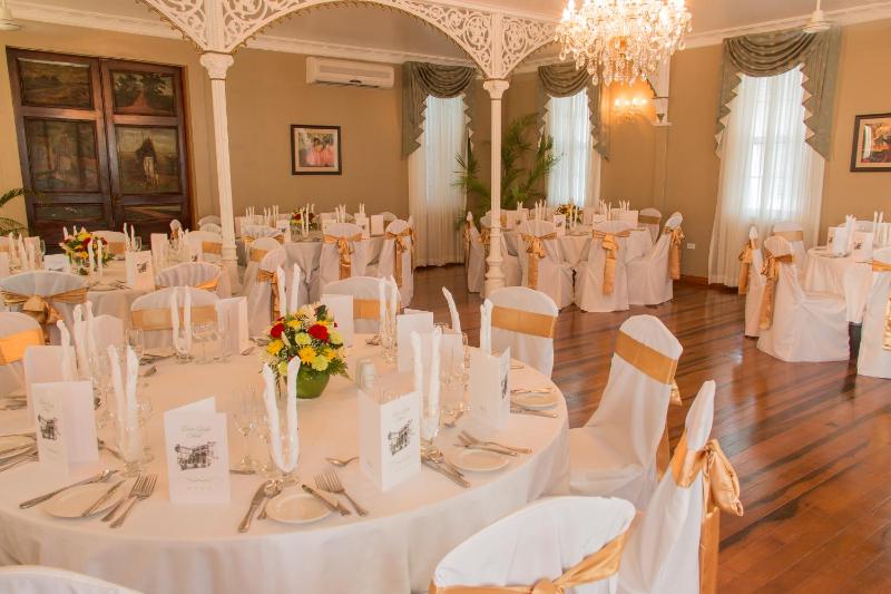 Cara Lodge Hotel - image 2