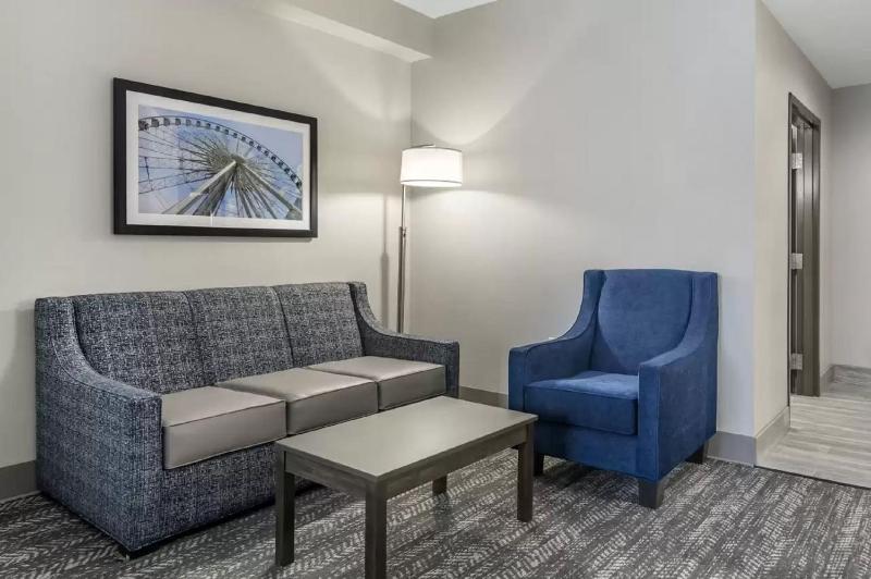 Queen Suite with Two Queen Beds and Accessible Tub, No Roll-Inn Shower - Accessible/Non Smoking image 4