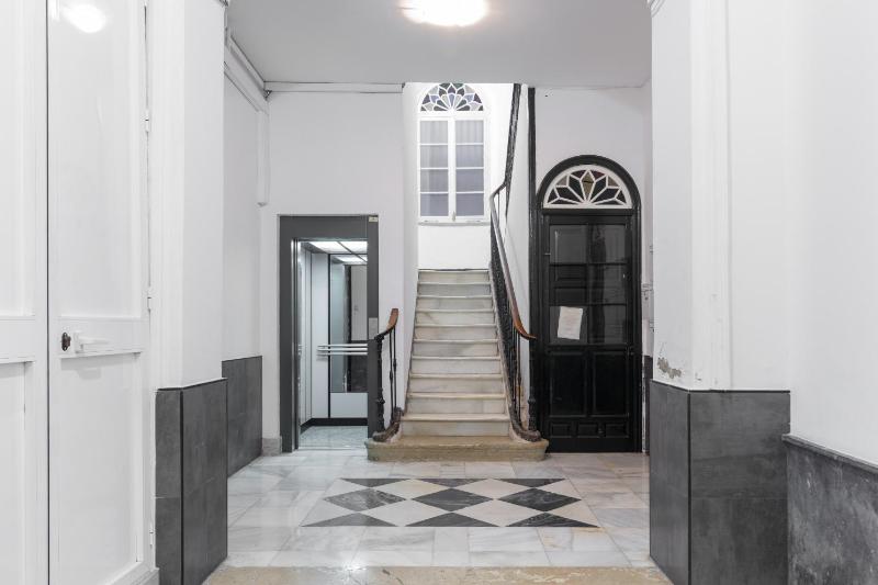 One-Bedroom Apartment image 1
