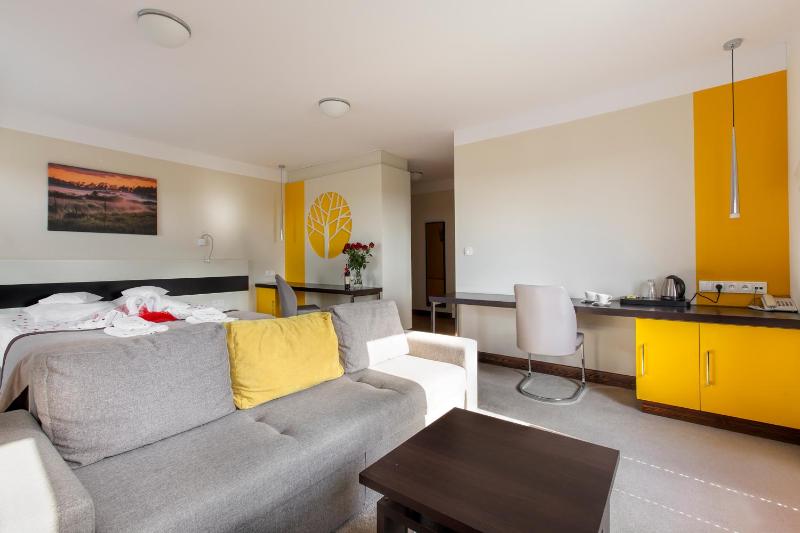 Deluxe Double or Twin Room with Balcony image 2