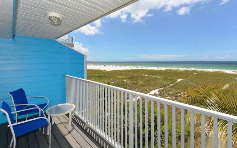 Beach Front and Walking Distance to Village - image 23