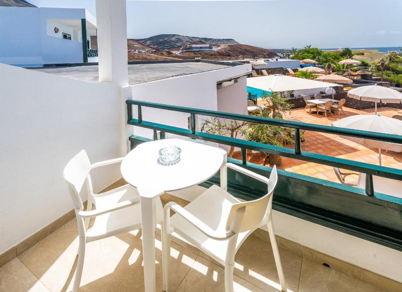 Double or Twin Room with Sea View image 2