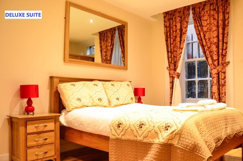 Deluxe Family Suite (4 Adults + 2 Children) image 2